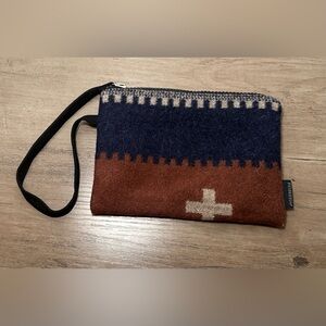 Pendleton Aztec Southwestern Pattern Wool Zip‎ Womens Wallet Pouch Wristlet.